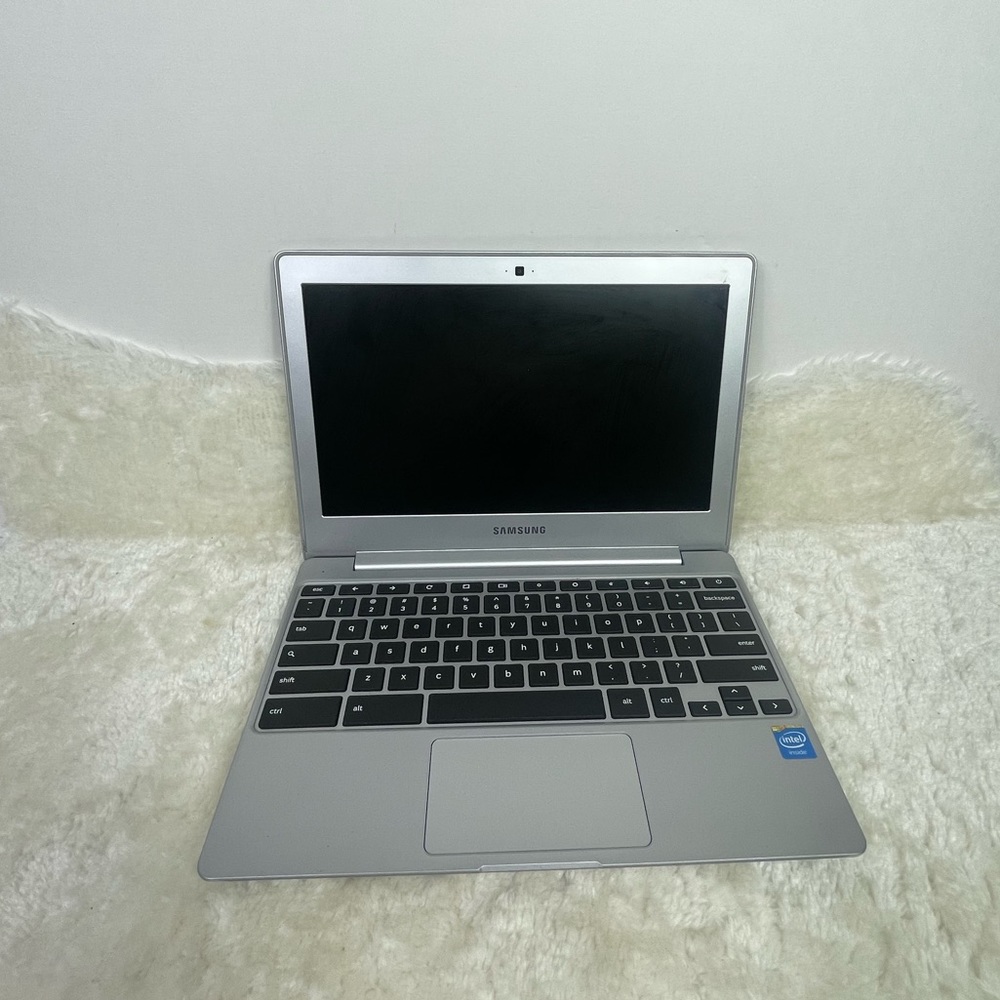 Samsung Chromebook XE500C12 with Charger